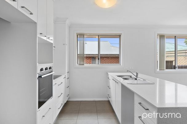2 / 43-49 Humphrey Street - Photo 1