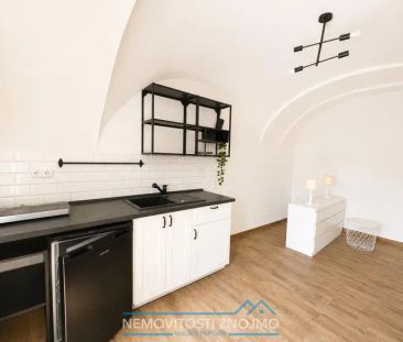 Pronájem bytu 1+kk v centru Znojma s parkovacím místem - Photo 3