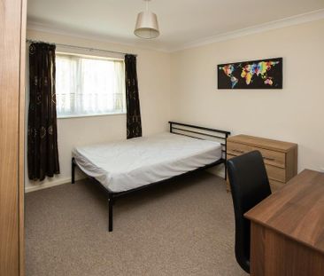 5 bedroom semi-detached house to rent - Photo 4