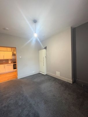 4 Bed Semi-Detached House, Woodchurch Lane, CH42 - Photo 1