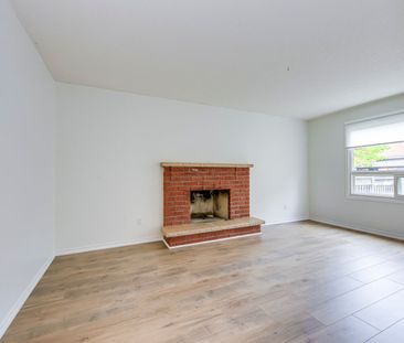 For Lease - 220 Kingsbridge Garden Circle, Mississauga, Ontario - Photo 4