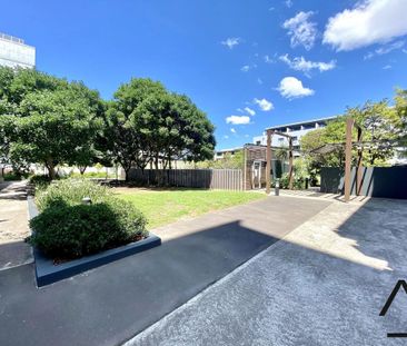 Loft Style Modern Apartment - Photo 6