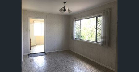 Conveniently located character home - walk to PA Hospital & public transport - Photo 3