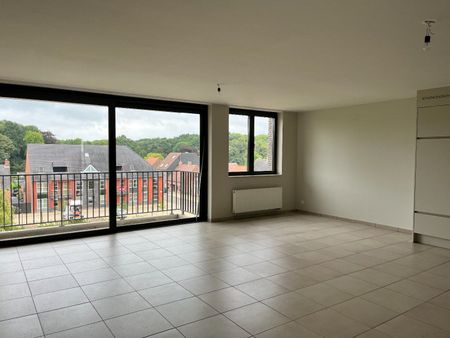 Centraal gelegen appartement met 2 slaapkamers en garage - Photo 3