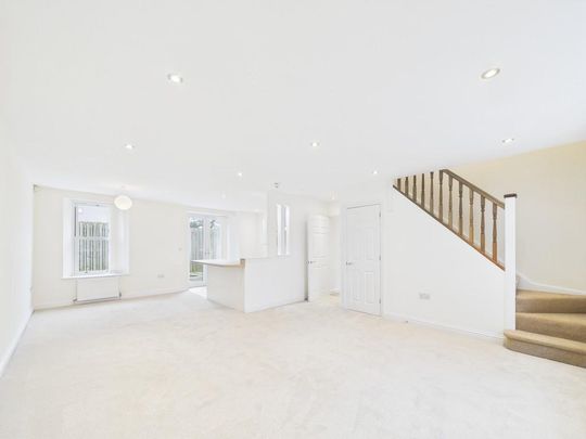 3 bedroom apartment to rent - Photo 1