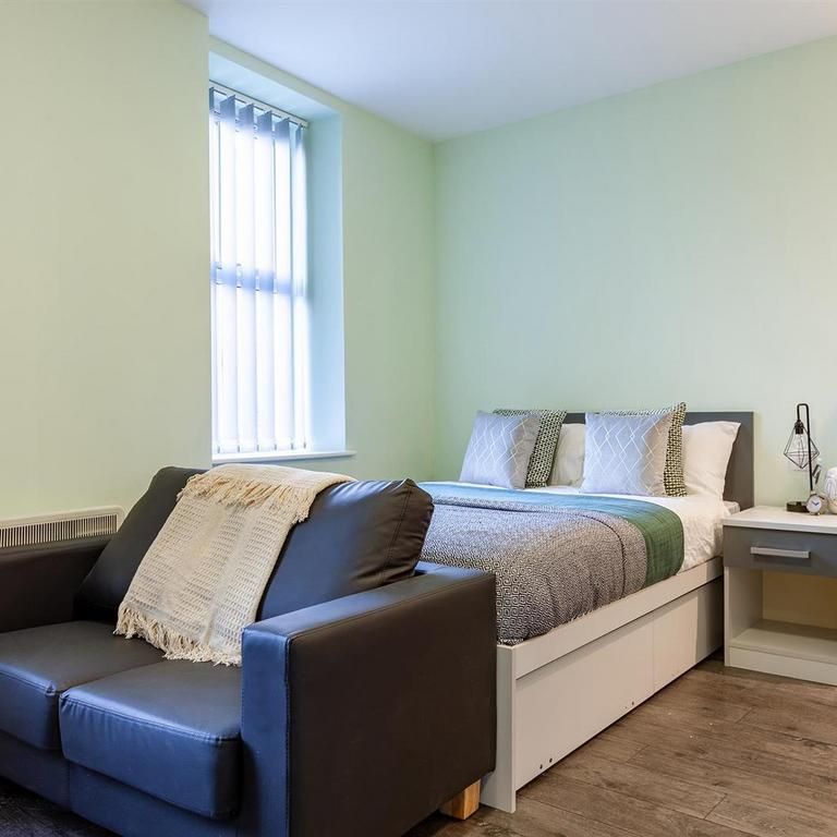 1 bedroom in a flat share to rent - Photo 1