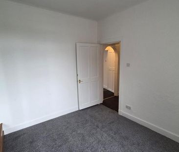 3 bedroom flat to rent - Photo 2