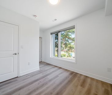 For Lease - 2052 Pharmacy Avenue Unit# 4, Toronto, Ontario - Photo 2