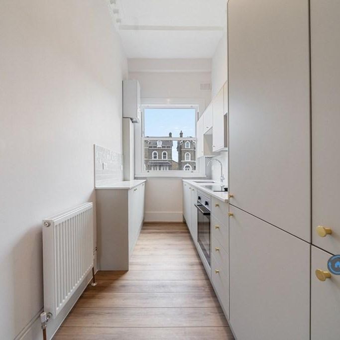3 bedroom flat to rent - Photo 1