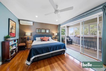 Freestanding Period Beauty with Modern Renovations & Entertainer's Appeal - Photo 4