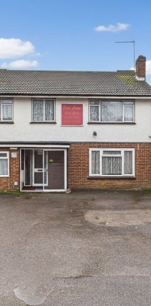 Albert Street, Slough Albert Street, Slough - Photo 2