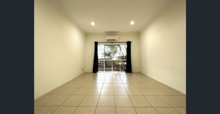 4 BED FAMILY HOME IN COOMERA WATERS! NEW CARPET AND 3 AIRCON! - Photo 3