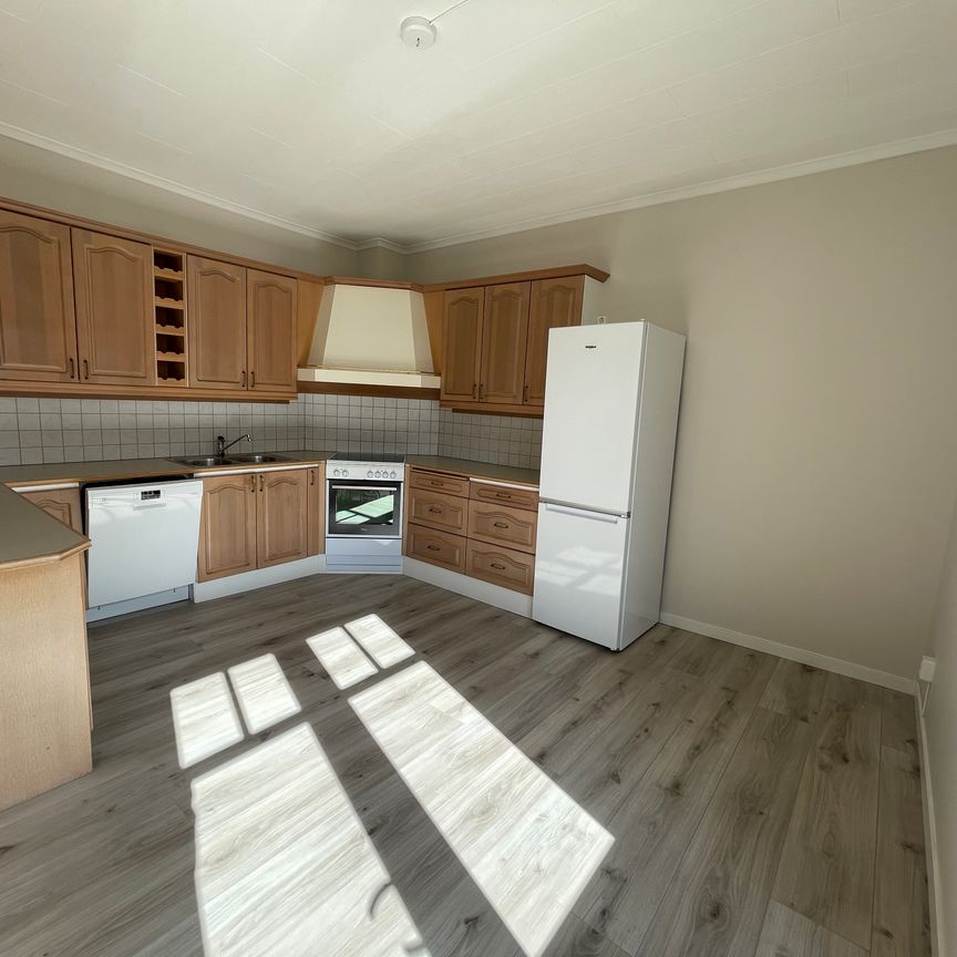 Karlagatan 4 - Foto 1