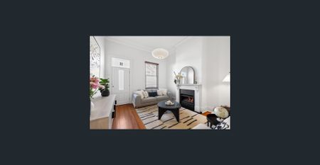 Elegant Fully Furnished Terrace in One of the Peninsula’s Most Sought-After Locations - Photo 2