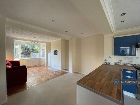 3 bedroom end of terrace house to rent - Photo 3