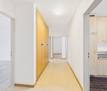 Luxurious 3.5-room apartment with balcony in Fisibach - Photo 5