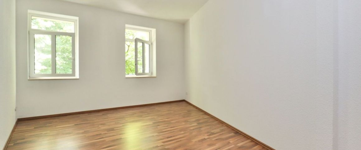 3-Raum Wohnung in Chemnitz • Balkon • Tageslichtbad • Wanne • Stellplatz • offene Küche • Anschauen! - Photo 1