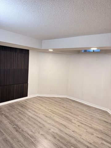 For Lease - 28 piccadilly Road, Richmond Hill, Ontario - Photo 3