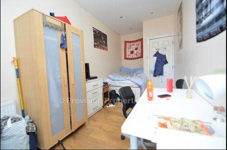 14 Bedroom Student House Properties Hyde Park Leeds - Photo 5
