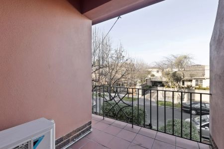 Gorgeous Family Living! - Photo 2