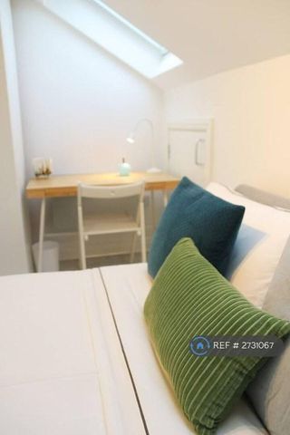 1 bedroom in a house share to rent - Photo 5