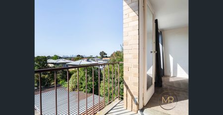 Bright 2-Bedroom Apartment with Stunning City Views in Essendon - Photo 4
