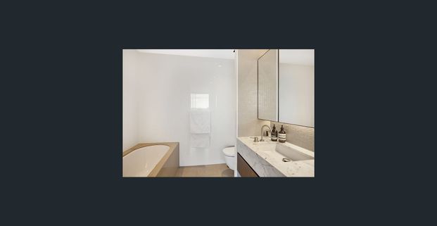 Prestigous Three Bedroom Harbour Apartment - Photo 1