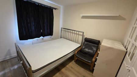 1 bedroom in a house share to rent - Photo 4