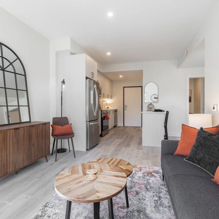 Landing on Main - Photo 1