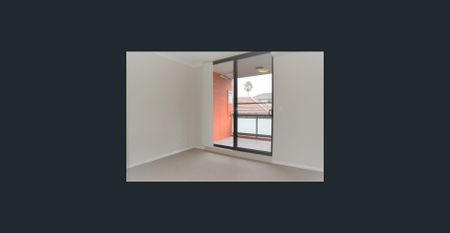 Large Modern one Bedroom Apartment Plus Study Room - Photo 3