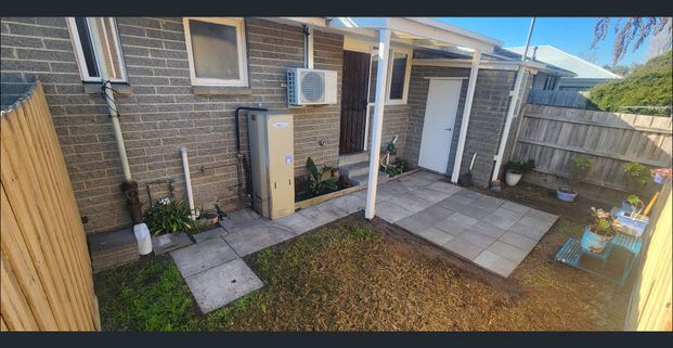 Ideally Located - 1 Bedroom Unit!! - Photo 1