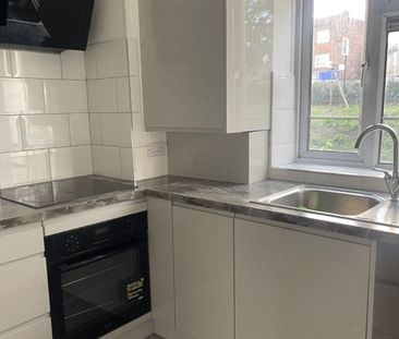 2 Bed Flat, Suffolk Road, IG3 - Photo 2