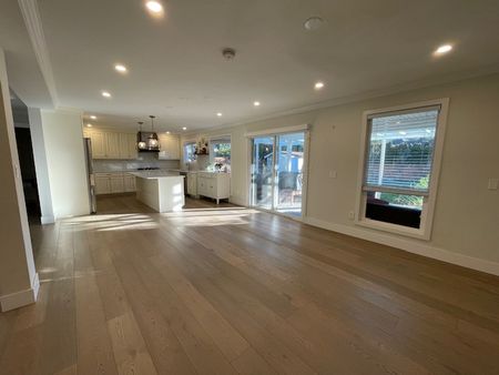 Semiahmoo 5 Beds Main House in South Surrey - Photo 5