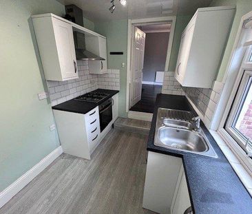 3 bedroom apartment to rent - Photo 4