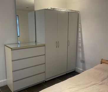 4 Bed Flat, Lillie Road, SW6 - Photo 5