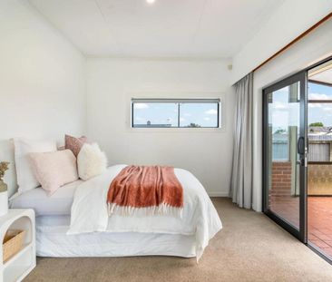 Winton Large Family Home - Photo 4