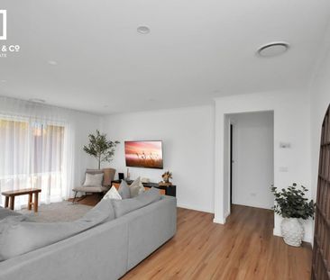 WELL PRESENTED LARGE TWO BEDROOM UNIT - Photo 5