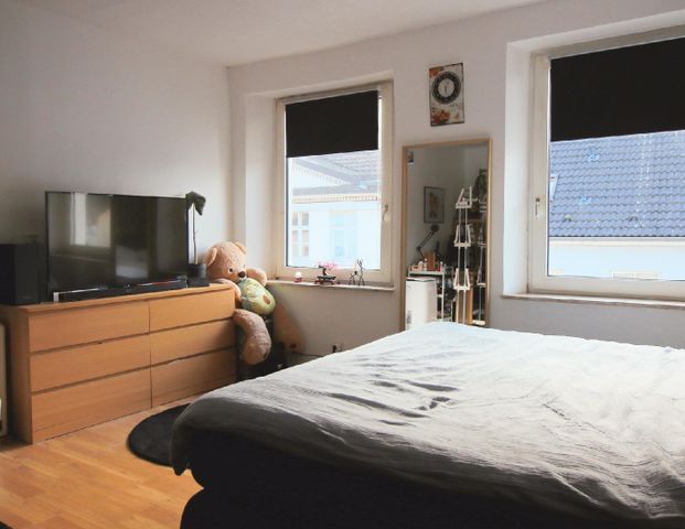 2-ZIMMER WOHNUNG IM CHARMANTEN ALTBAU AM RHEIN ZU MIETEN! - Photo 1