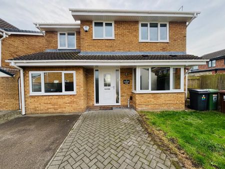 4 bedroom detached house to rent - Photo 3