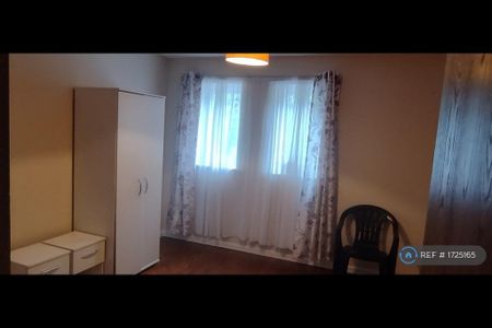 2 bedroom semi-detached house to rent - Photo 4