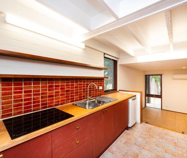 Beautifully Renovated Townhouse in Kambah - Photo 2