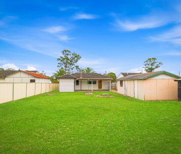 Freshly Repainted Family Home - Photo 2