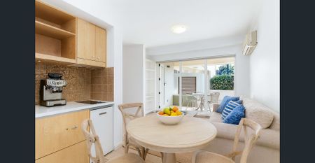 COURTYARD HAVEN 30 STEPS TO THE BEACH! - Photo 2