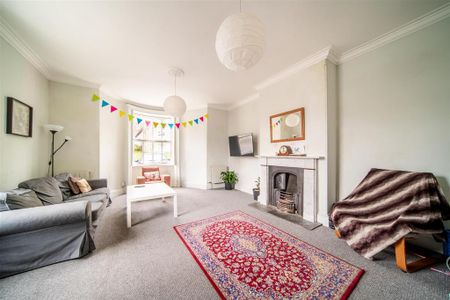 3 bedroom end of terrace house to rent - Photo 2