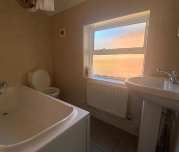 5 bedroom end of terrace house to rent - Photo 4