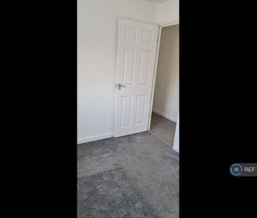 3 bedroom flat to rent - Photo 3