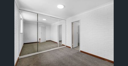 TOP FLOOR APARTMENT IN PRIME MAYLANDS LOCATION - Photo 3
