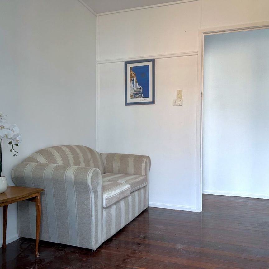 Extra-Large Furnished Room in Convenient Newtown Location - Photo 1