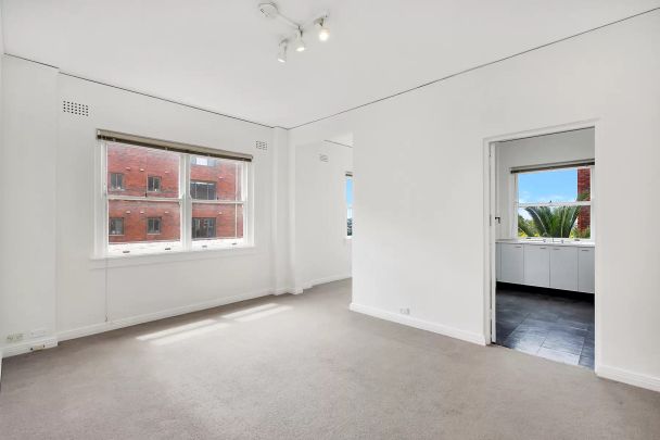 BRIGHT AND SPACIOUS TWO BEDROOM APARTMENT WITH DISTRICT VIEWS - Photo 1