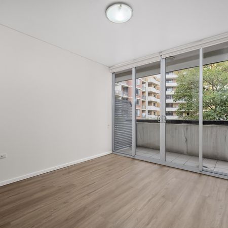 2 bedroom apartment - 25% below market rent - Photo 3